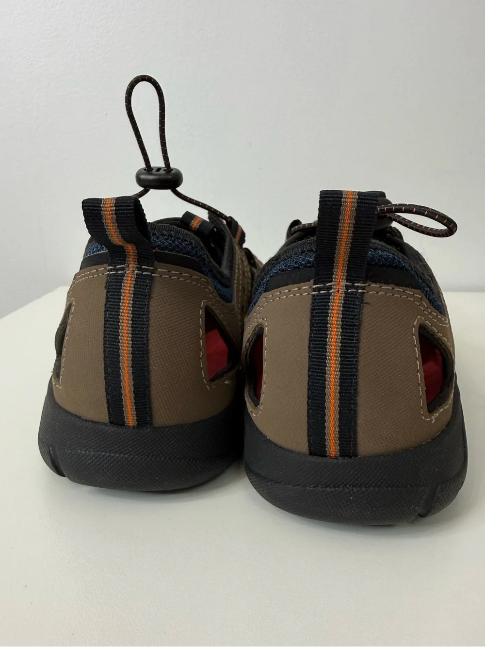 Clarks Flintstone Closed Toe Leather Adjustable Bungee Sandal Men's Size 11 NEW